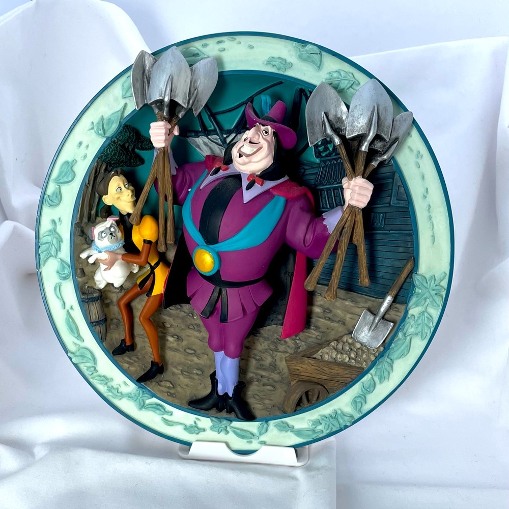 Disney POCAHONTAS “MINE, MINE, MINE” 3D Relief Plate Box “New” Never Displayed